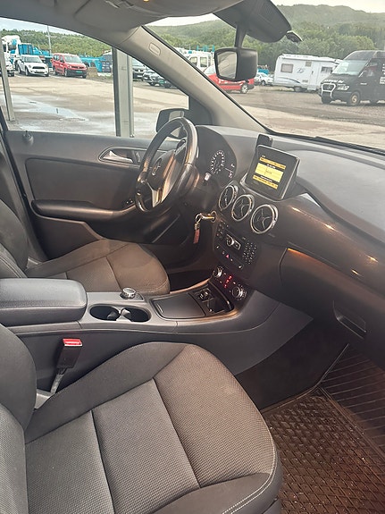 Mercedes-Benz B180 5 of 5