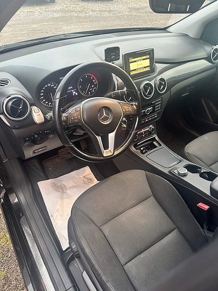Mercedes-Benz B180 9 of 15