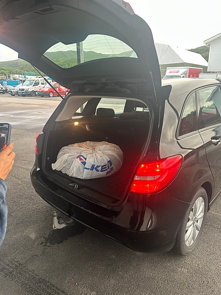 Mercedes-Benz B180 4 of 5