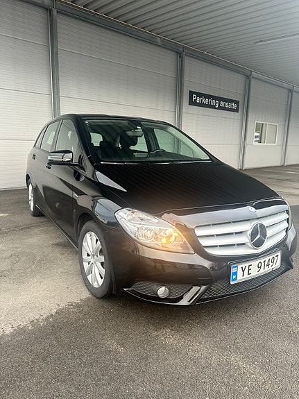 Mercedes-Benz B180 7 of 15