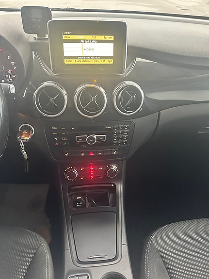 Mercedes-Benz B180 11 of 15