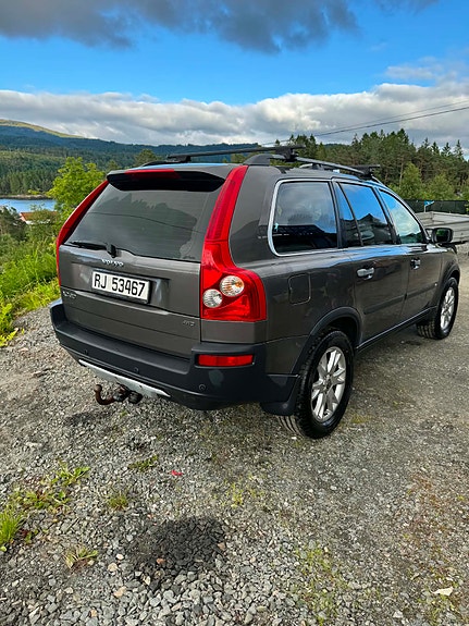 Volvo XC90 4 of 5
