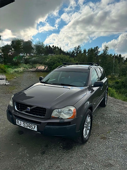 Volvo XC90 2 of 5