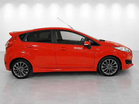 Ford Fiesta 2 of 5