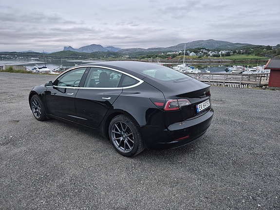 Tesla Model 3 3 of 5