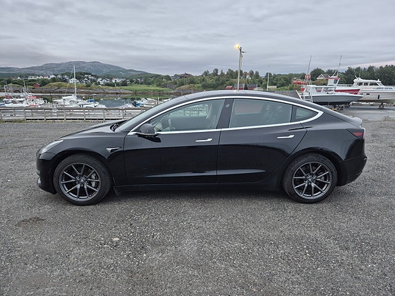 Tesla Model 3 2 of 5