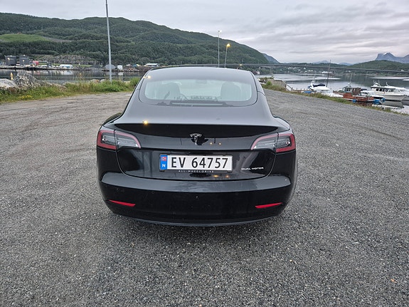 Tesla Model 3 4 of 5