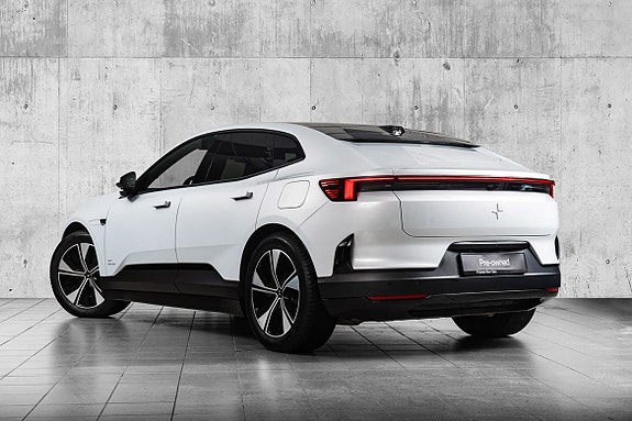 Polestar 4 2 of 5