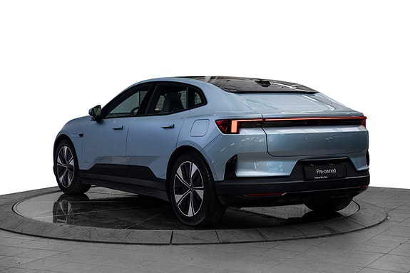 Polestar 4 2 of 5