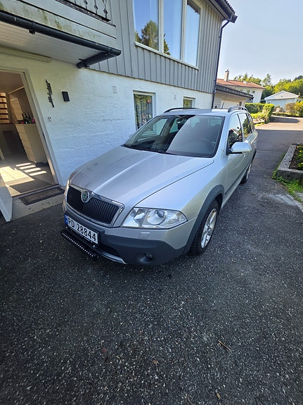 Skoda Octavia Scout 4 of 5