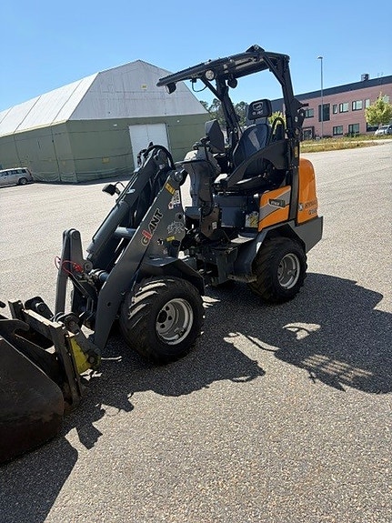 Giant G1500 2 of 5
