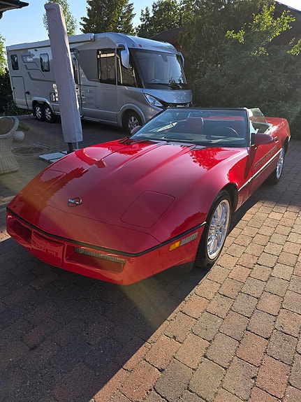 Chevrolet Corvette 2 of 5