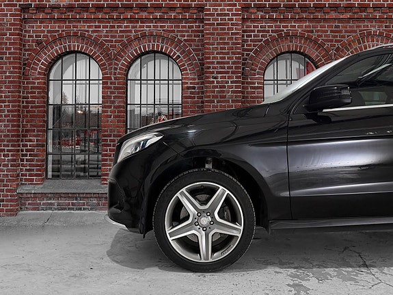 Mercedes-Benz GLE250 d 2 of 5