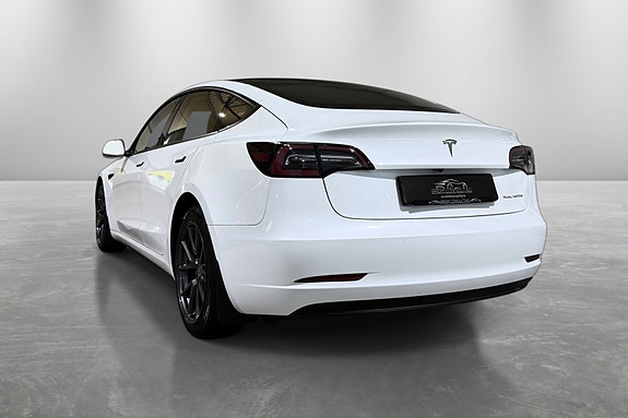 Tesla Model 3 5 of 5