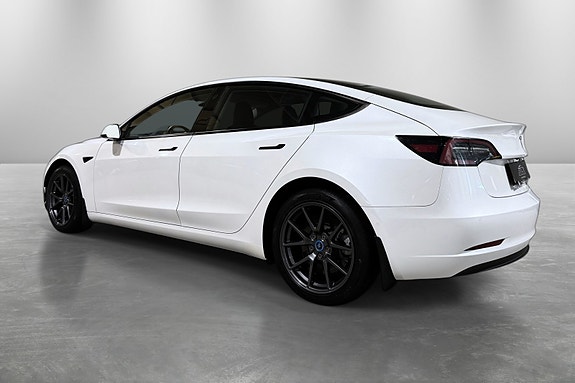 Tesla Model 3 4 of 5