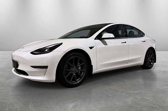 Tesla Model 3 2 of 5