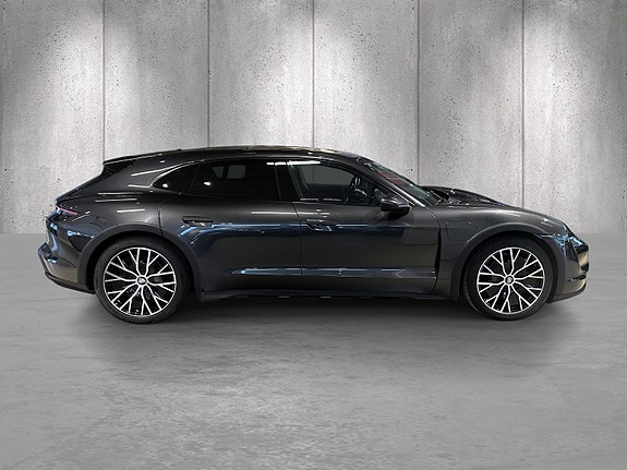 Porsche Taycan Cross Turismo 4 of 5