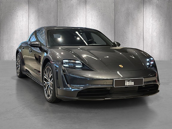 Porsche Taycan Cross Turismo 2 of 5