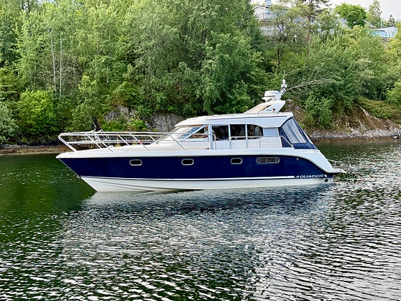 Aquador 32 C | Yanmar 370hk aksling | Topputstyrt helårsbåt 2 of 5