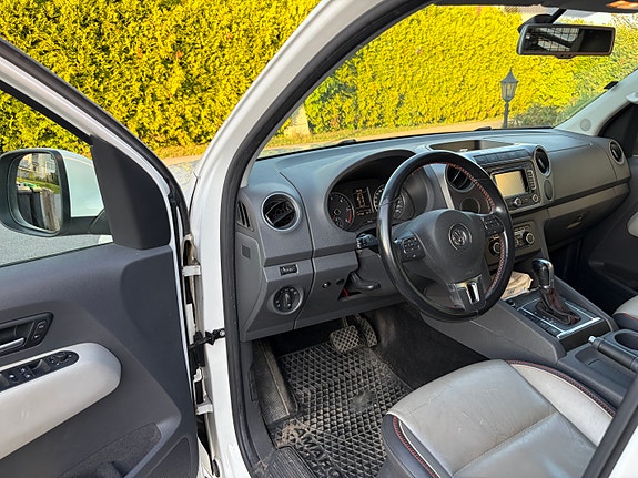Volkswagen Amarok 2 of 5