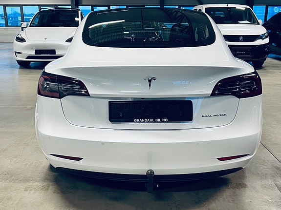 Tesla Model 3 4 of 5