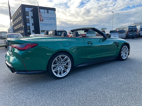 BMW M4 2 of 5
