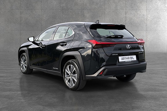 Lexus UX300e 2 of 5