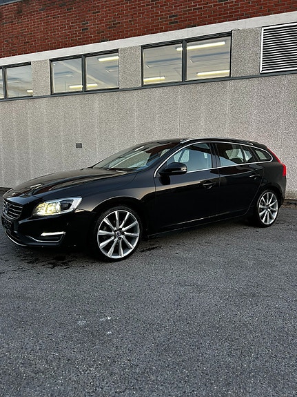 Volvo V60 2 of 30