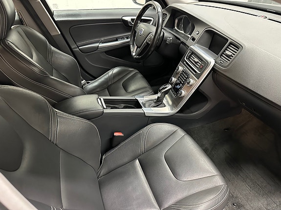 Volvo V60 27 of 30