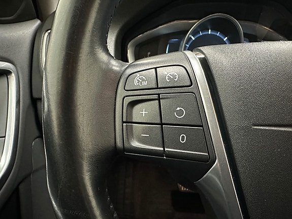 Volvo V60 13 of 30