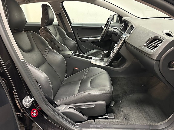 Volvo V60 25 of 30