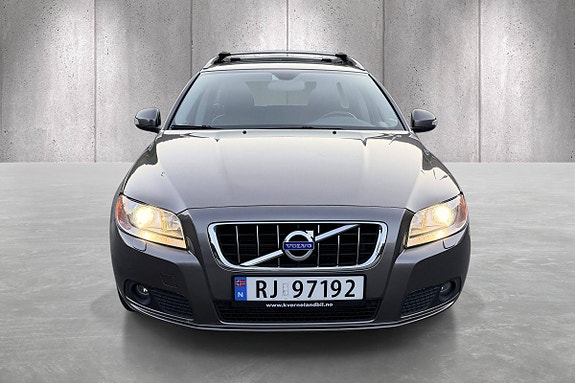 Volvo V70 2 of 5