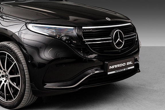 Mercedes-Benz EQC400 2 of 5
