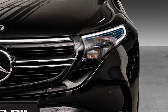 Mercedes-Benz EQC400 4 of 5