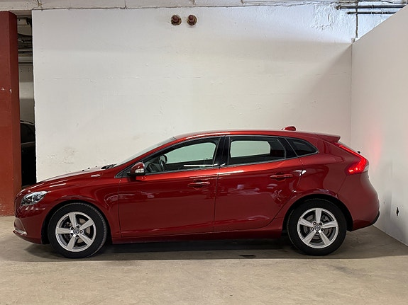 Volvo V40 4 of 5