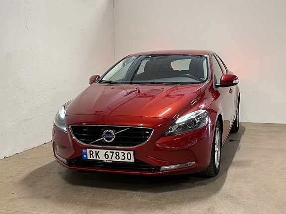 Volvo V40 2 of 5