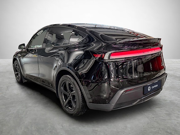 Tesla Model Y 3 of 5