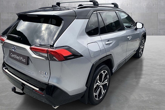 Toyota RAV4 Plug-in Hybrid 5 of 5