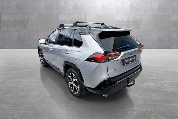 Toyota RAV4 Plug-in Hybrid 3 of 5