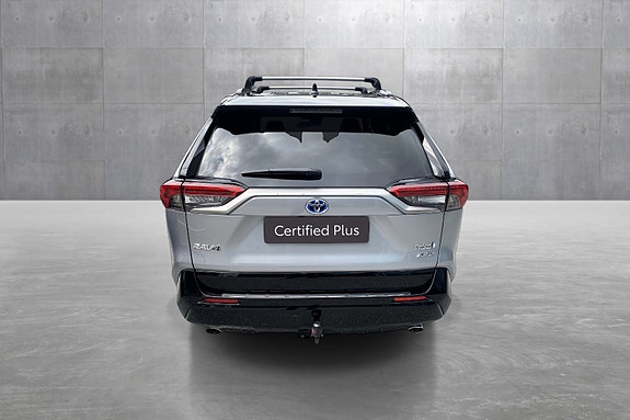 Toyota RAV4 Plug-in Hybrid 4 of 5