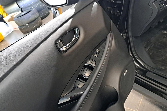 Nissan Leaf 17 of 27