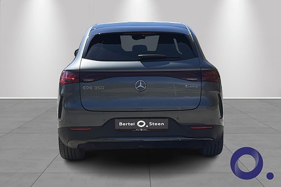 Mercedes-Benz EQE SUV 4 of 5