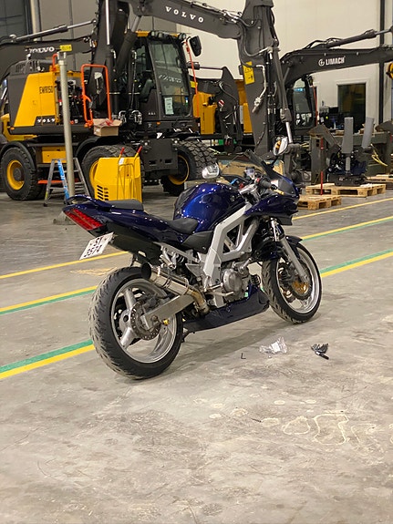 Suzuki SV 650S 2 of 8