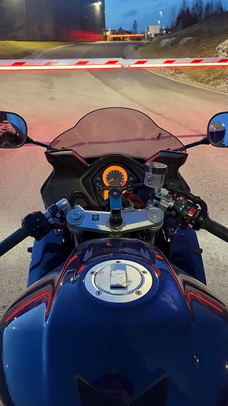 Suzuki SV 650S 4 of 8