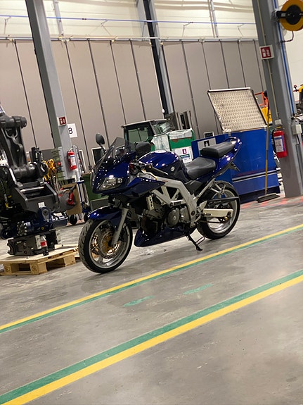 Suzuki SV 650S 3 of 8