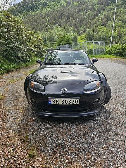 Mazda MX-5 2 of 5