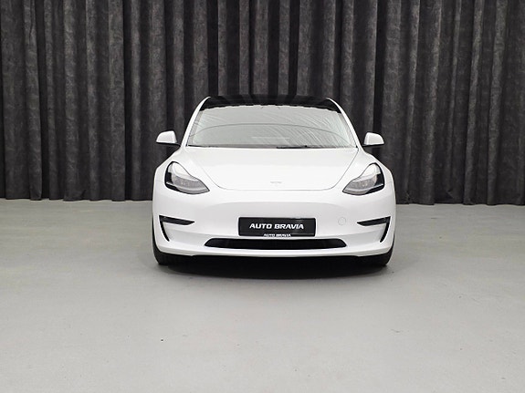 Tesla Model 3 2 of 5