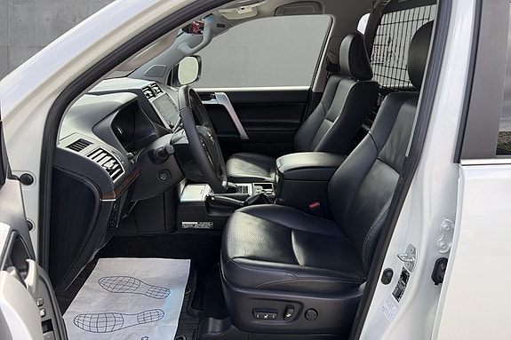 Toyota Land Cruiser 12 of 19