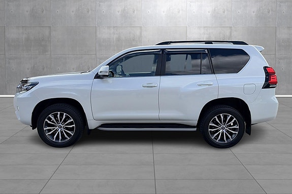 Toyota Land Cruiser 3 of 19
