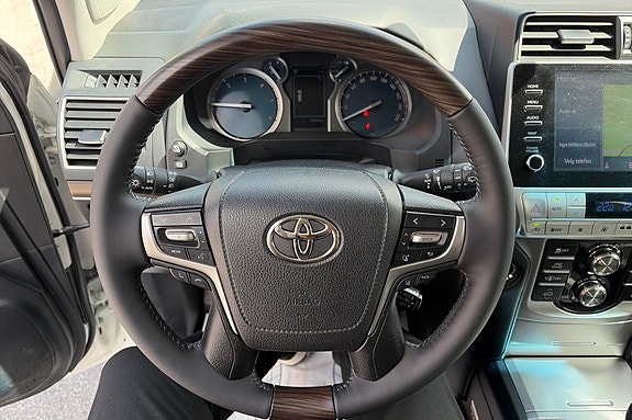Toyota Land Cruiser 17 of 19